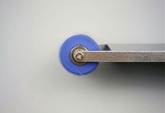 如何清洁硅胶粘尘滚轮？