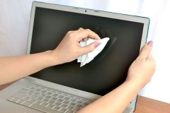 如何清洁笔记本电脑的屏幕?